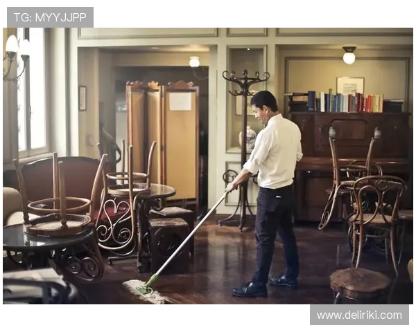 康纳训练完直接刷卡买下整层酒店套房，就因为不想闻健身房的汗味